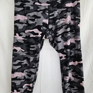 Womens Camouflage Leggings - Pink and Black